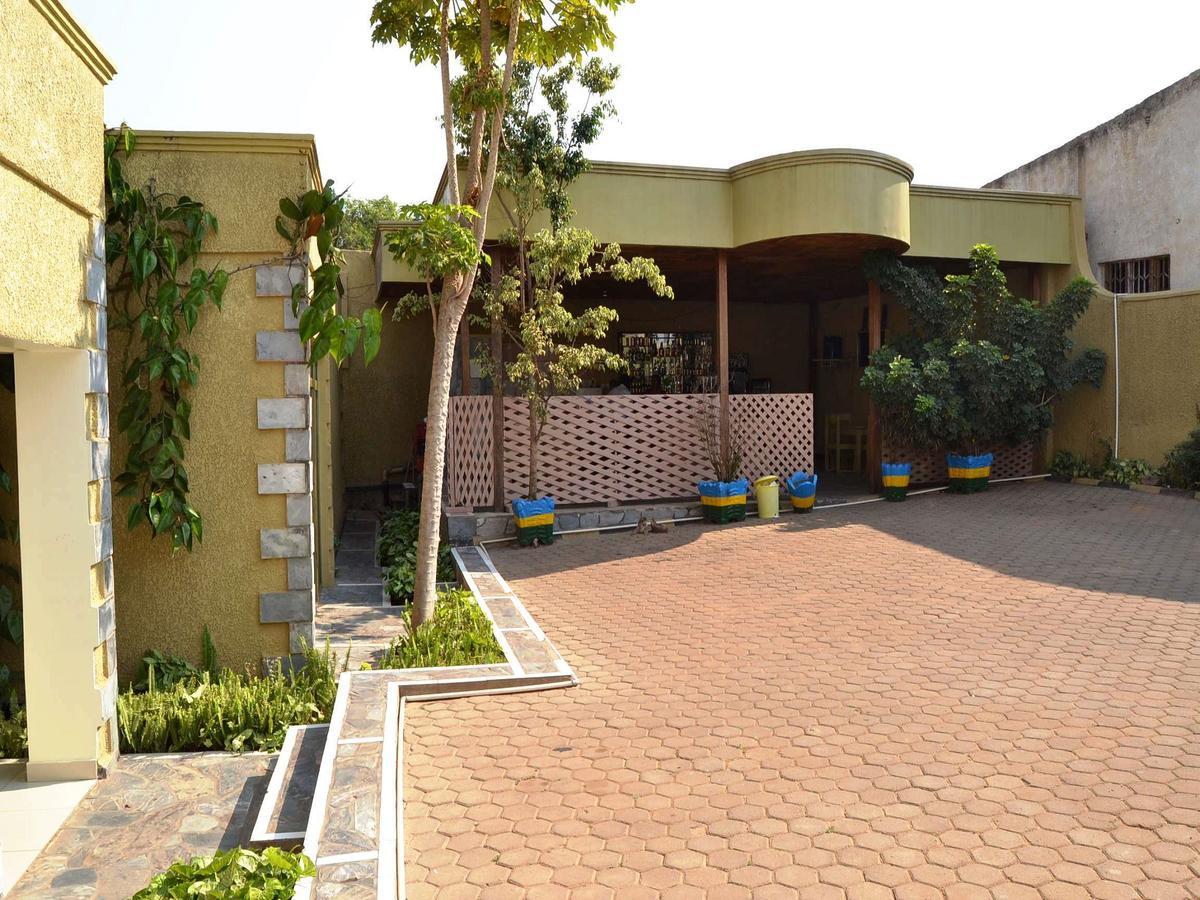 The Happy Hour Bed & Breakfast Kigali Exterior photo