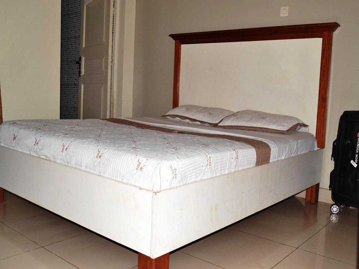 The Happy Hour Bed & Breakfast Kigali Exterior photo